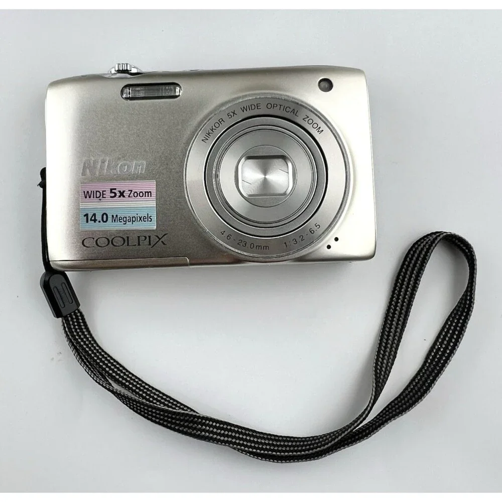 Nikon Coolpix S3100 Digital Camera Silver 14.0MP 5x Optical Zoom Bundle